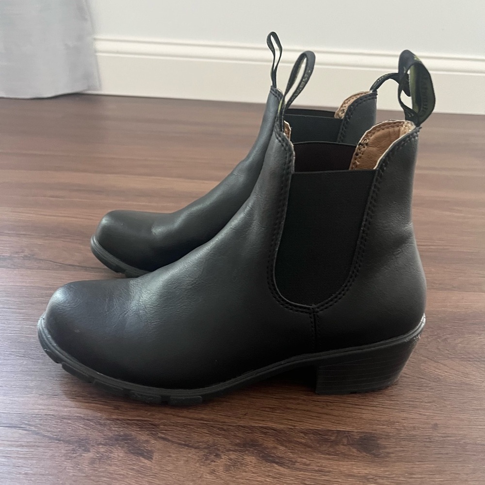 Black Vegan Heeled Blundstones